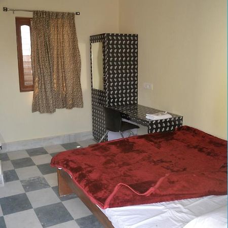 Hotel Vaibhav Raxaul Kültér fotó
